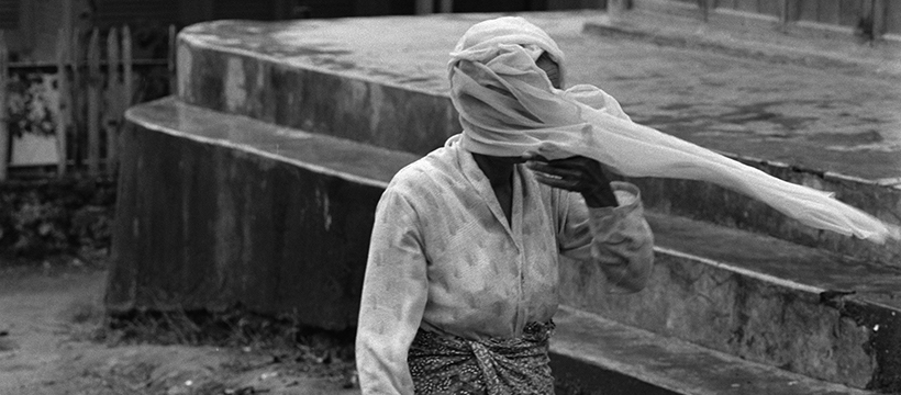 reporters sans frontières jeune femme au voile indonésie