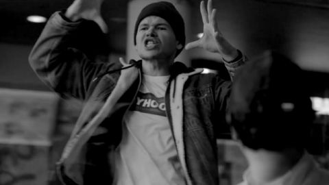 clip en noir et blanc