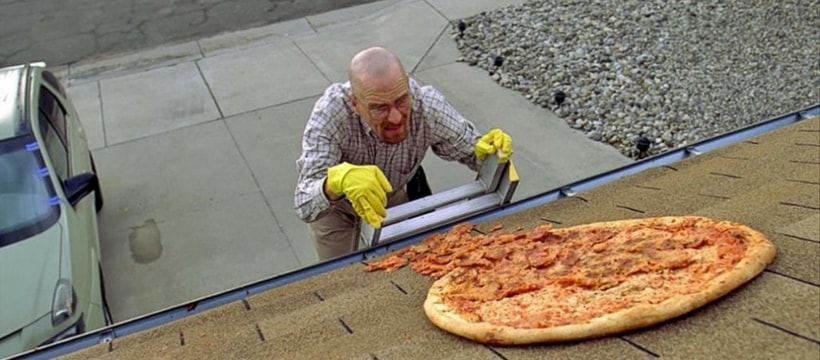 breakingbadpizza Extrait de la série Breaking Bad où Walter White envoie une pizza sur son toit