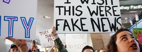 fakenews Une manifestation contre les fake news