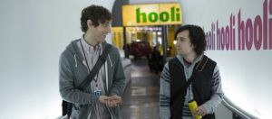 Les personnages de la série Silicon Valley dans les locaux de Hooli