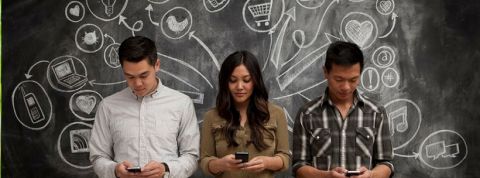 jeunes au telephone-min