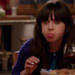 Zooey Deschanel en train de faire une grimace dans New Girl