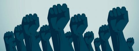 protestation Des poings levés en signe de protestation