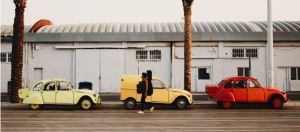 Des voitures retro colorées