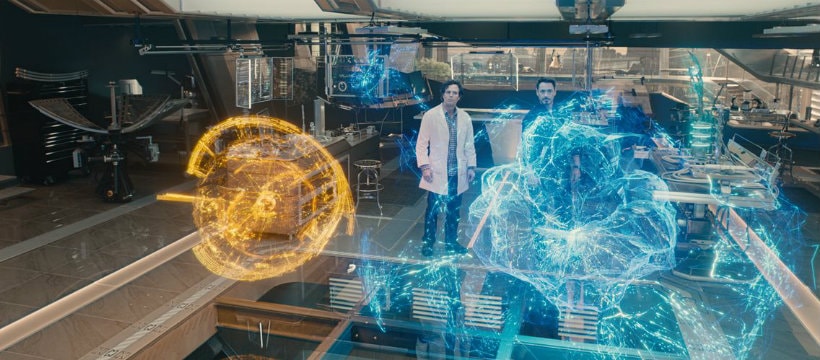 avengers Tony Stark présente son intelligence artificielle à Bruce Banners dans le film Avengers
