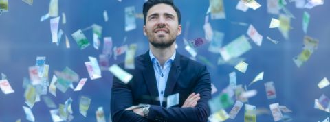 cac-40 homme en costume avec des billets qui volent