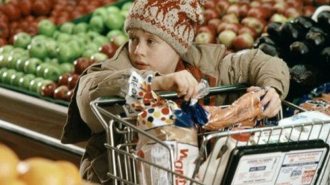macauley culkin dans home alone au supermarché