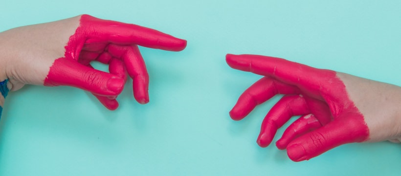 mains-peinture mains peintes en rose