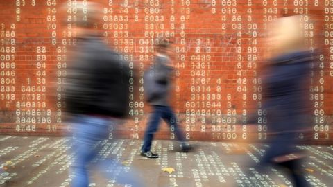 foule de gens avec data