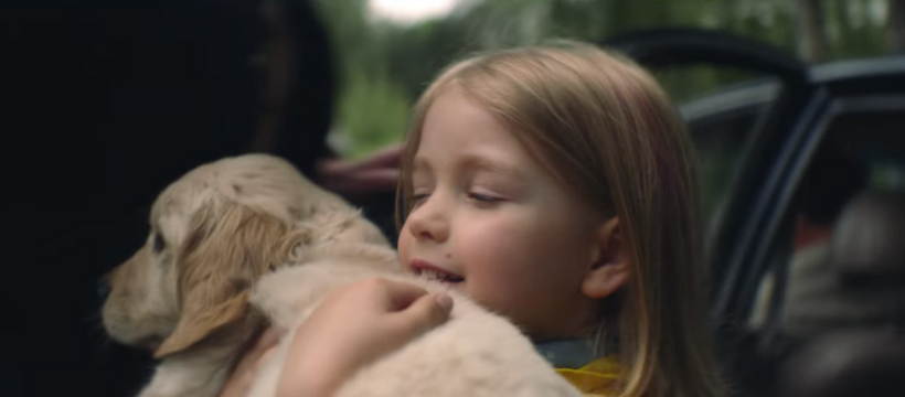 30-amis une petite fille et son chien