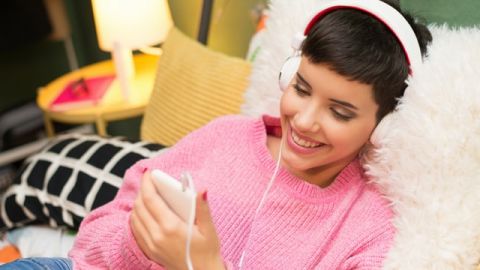 ado écoutant musique