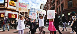 enfants à une manifestation