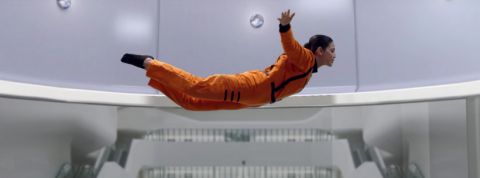 lg-india une femme qui vole