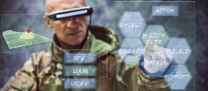 Un militaire utilisant la technologie