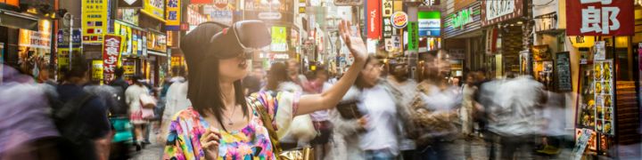 femme japonaise avec casque de vr