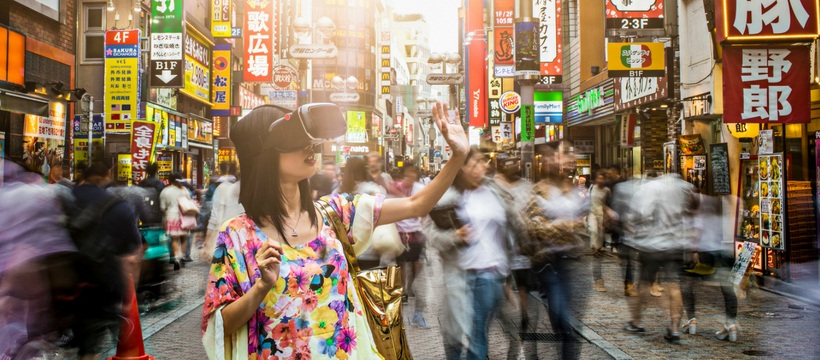 retail-future femme japonaise avec casque de vr