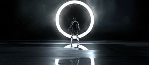 Un androïde devant une lumière ronde