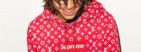 SupremeLouisVuitton Un adolescent portant un sweatshirt Louis Vuitton x Supreme