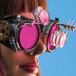 femme aux lunettes futuristes