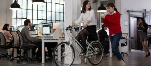 anne hathaway dans le stagiaire