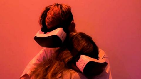 câlin en réalité virtuelle