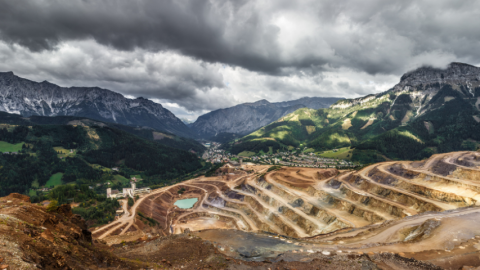 montagne mine métaux rares