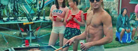 Greenpeace milite contre les barbecues Zac Efron dans le film Nos pires voisins en train de faire un barbecue