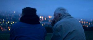 un jeune et un vieux de dos