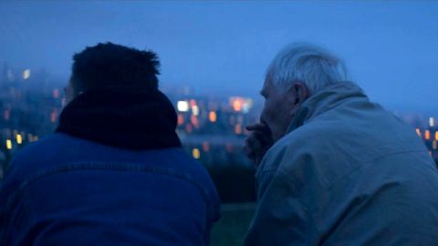 un jeune et un vieux de dos