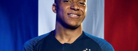 La France est championne du monde ! Kylian Mbappé avec son maillot à deux étoiles