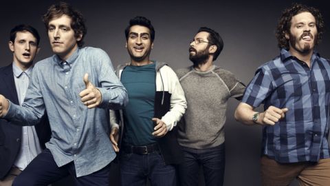 Les personnages de Silicon Valley, en train de sauter de joie