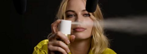 Margot Robbie s'essaye à l'ASMR pour W Magazine Margot Robbie