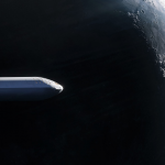 La fusée BFR passe devant la lune.