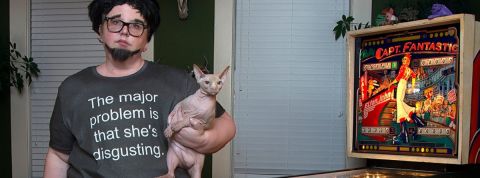 Body shaming : une photographe répond à ses trolls et détourne leurs insultes en art Body shaming : une photographe répond à ses trolls et détourne leurs insultes en art