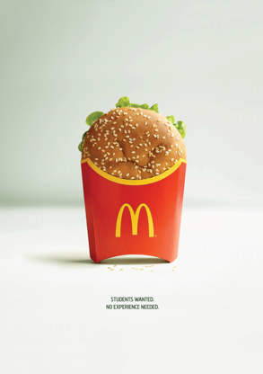 un burger dans un cornet de frites