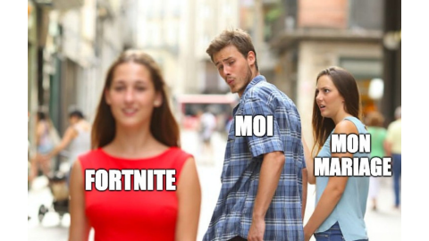 Le mariage mis à mal par un jeu vidéo ?  un homme en couple se retourne dans la rue pour regarder une jeune fille