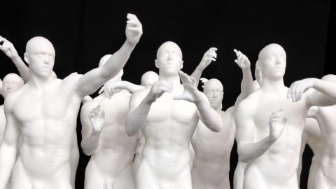 Statue antique se prenant en selfie