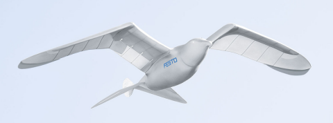 Le drone oiseau de Festo un oiseau robotique