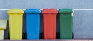Poubelles colorées
