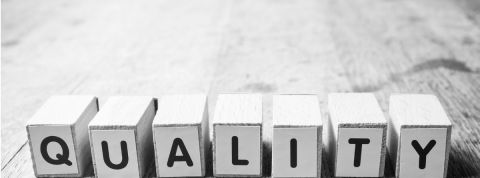 Les Français veulent consommer des produits de meilleure qualité Le mot qualité présenté en petits cubes noir et blanc