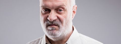 Seniors, personnes défavorisées... Qui sont les laissés-pour-compte du numérique ? vieille homme déçu