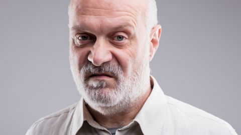 vieille homme déçu