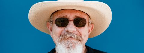 vieux avec un chapeau vieux avec un chapeau