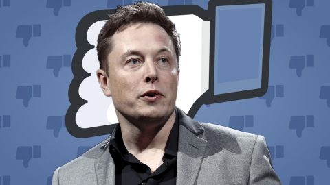 Elon Musk devant un mur de pouces en bas