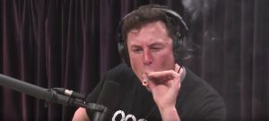 Elon Musk en train de fumer un joint en direct à la radio