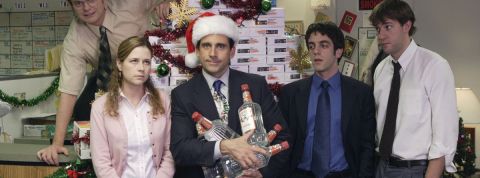 Pour rendre heureux ses employés, il ne suffit pas d'organiser des fêtes ou d'embaucher un CHO Les acteurs de The Office en train de célébrer Noël
