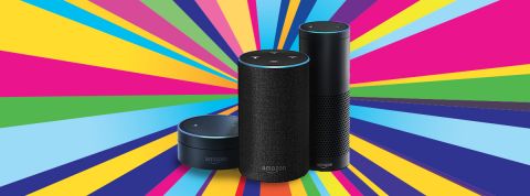 alexa maison Alexa sur fond coloré