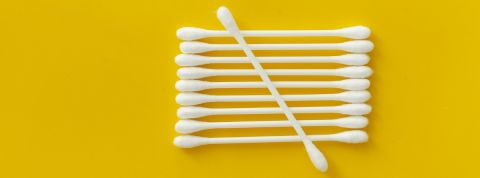 Comment faire de l'art avec une éponge, un gobelet et des cotons-tige ? coton-tiges