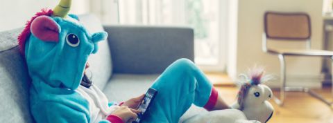 Une étude s'intéresse à la relation des jeunes avec les réseaux sociaux Enfant pyjama licorne